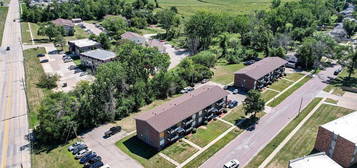 East Olive Apartments (1708), 1708 Edgebrook Dr #4, Marshalltown, IA 50158