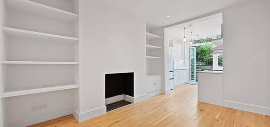 Flat to rent in Batoum Gardens, Brook Green W6