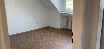 3-Zimmer-Dachwohnung in Parknähe mit Weitblick