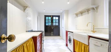 Terraced house to rent in Belgrade Road, London N16