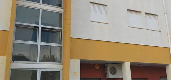 Arrendamento de Apartamento T2  na rua Adelino P. F. Galhardo, 2