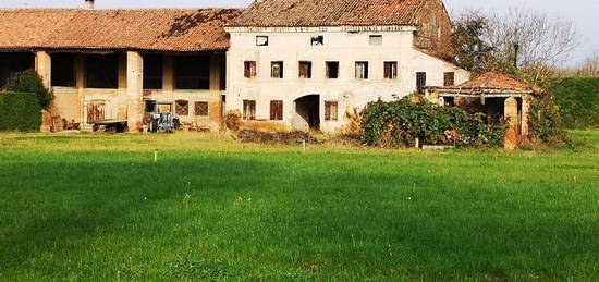 Rustico e casale in vendita in via Guglielmo Marconi, 2