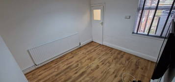 Terraced house to rent in Winnie Road, Birmingham B29