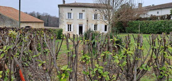 Maison 100 m2 , 3 kms de Jonzac , libre rapidement