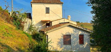 Casa indipendente in vendita in via Colle della Giustizia s.n.c