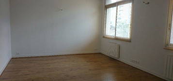 Appartement  à louer, 3 pièces, 2 chambres, 67 m²