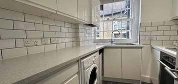 Triplex to rent in Wooler Street, London SE17