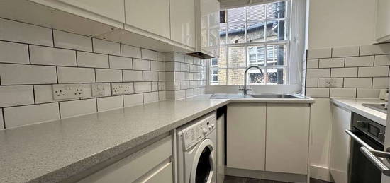 Triplex to rent in Wooler Street, London SE17