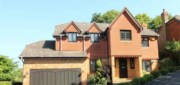 5 bedroom detached house