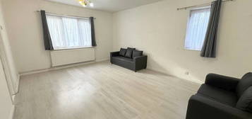 Flat to rent in Farm House Court, Bunns Lane, Mill Hill NW7