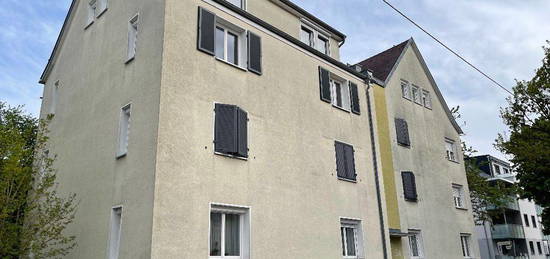 großzügige Stadtwohnung mit Altbau- Charme!