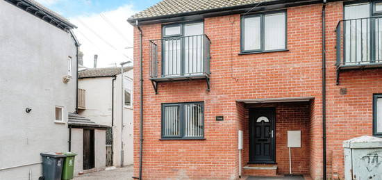 3 bed semi-detached house for sale