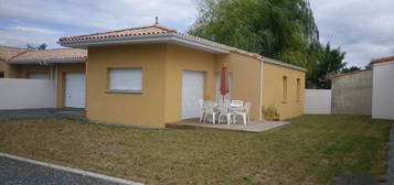 Maison de plain-pied meublée  à louer, 4 pièces, 3 chambres, 87 m²