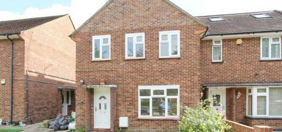 Flat to rent in Pinn Close, Uxbridge, London UB8