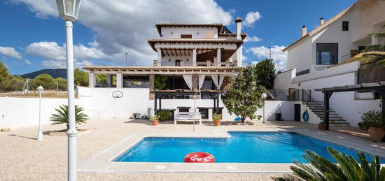 Casa o chalet independiente en venta en calle Charinas