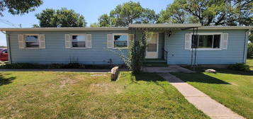 131 Beech St, Reynolds, NE 68429