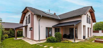 Prodej  rodinného domu 242 m², pozemek 777 m²