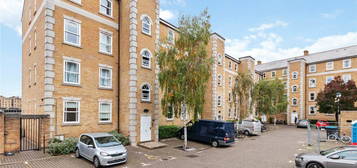 Flat for sale in Clarence Mews, London SE16