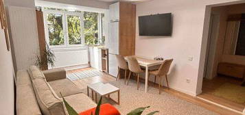 Inchiriere- Apartament cu 2 camere modificat in 3, renovat integral, e