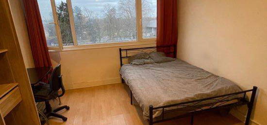 Chambre dans Appartement lumineux calme Citadelle