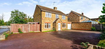 5 bedroom detached house