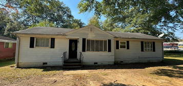 104 Mabelon Dr, Bessemer, AL 35023