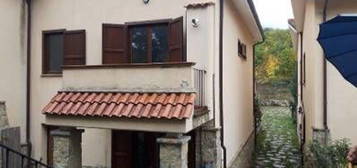 Villa all'asta in strada Statale 584