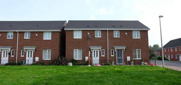 3 bedroom semi-detached house to rent