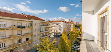 Luminoso apartamento T3 em Setúbal - Pronto a Habitar!