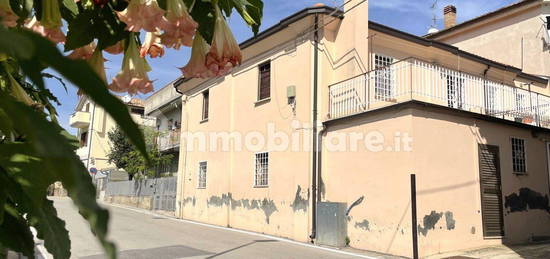 Terratetto unifamiliare via Colle Innamorati, 184, Colli Innamorati - Madonna, Pescara