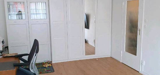 2 Zimmer Whg.in Charlottenburg gegen 4-5 Zimmer Whg.(ganz Berlin)