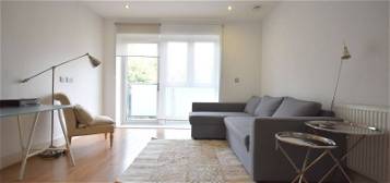 Flat to rent in Coombe Lane, London, Raynes Park SW20