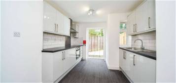 Flat to rent in Edith Road, Croydon, London SE25