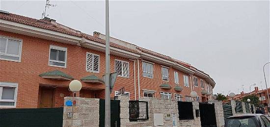 Casa adosada en Tres Olivos - Valverde, Madrid