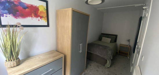 Room to rent in Rm 5, Bringhurst, Orton Goldhay, Peterborough PE2