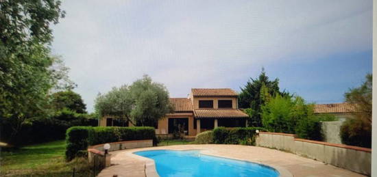 Maison traditionnelle T6 avec piscine et jardin arboré près de Toulouse