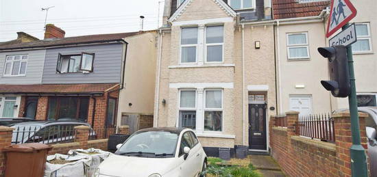 4 bedroom end of terrace house for sale