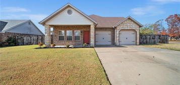 2890 Chip Shot Dr, Farmington, AR 72730