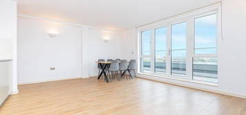 Flat for sale in West Green Road, London N15