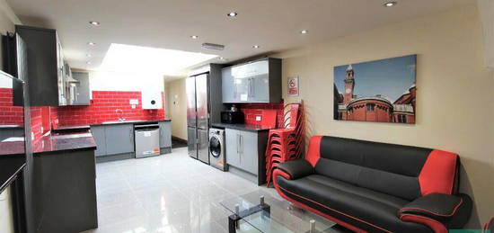 6 bedroom terraced house