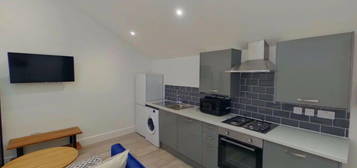 2 bed flat to rent