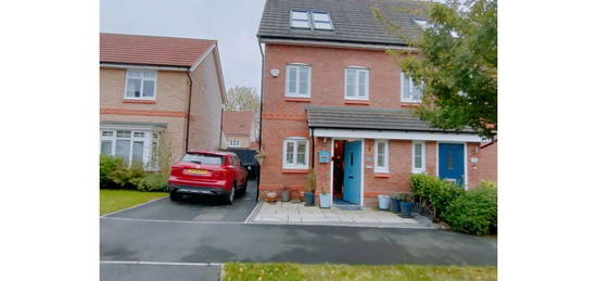 3 bed semi-detached house for sale