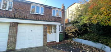 3 bedroom semi-detached house to rent