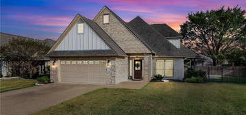 1742 Creekside Cir, College Station, TX 77845