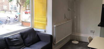 Shared accommodation to rent in Cottingham Road, Hull HU5