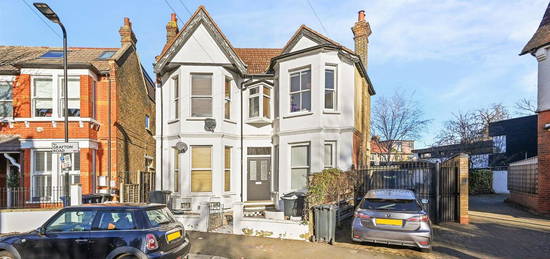 Flat for sale in Grafton Road, London W3