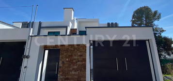 Casa Nueva En Venta, 4 Recámaras, 6km Apizaco Centro