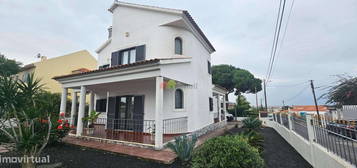 Moradia T5 Isolada, totalmente remodelada, lote de 600m - Moita