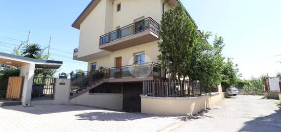 Villa bifamiliare viale Matrino 222, Marina, Città Sant'Angelo