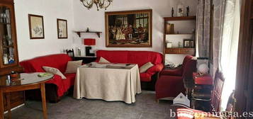 Chalet en Linares